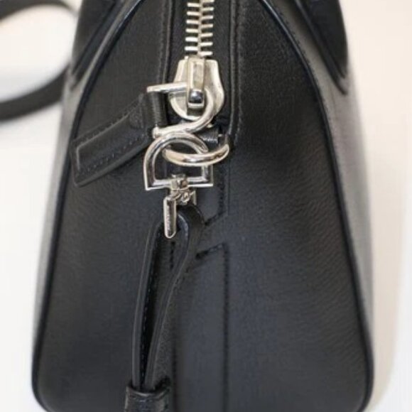 Givenchy Antigona Leather Shoulder Bag - Black - Picture 8 of 14